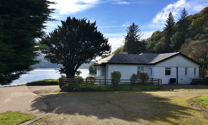 Tighnabruaich Cottage | Delightful Cottage in a Stunning Private Waterfront Location.