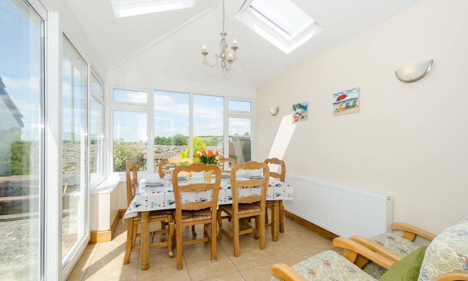 St. Martin House | Delightful cottage only a mile from the sea
