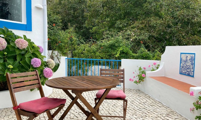 Eugaria Cottage | Delightful Cottage With Landscape Views Of Colares Vineyards