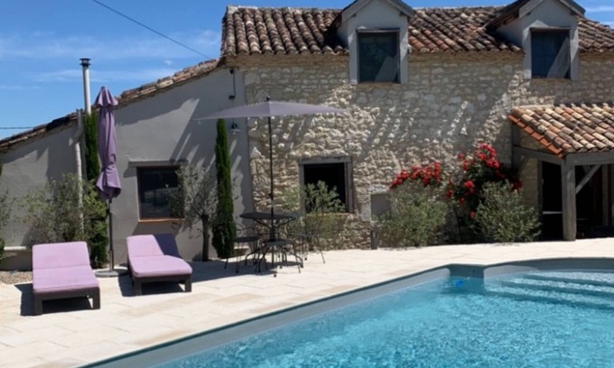 Villeneuve-de-Duras Other | Delightful stone farmhouse in vineyard with private pool and 3 en suite bedrooms