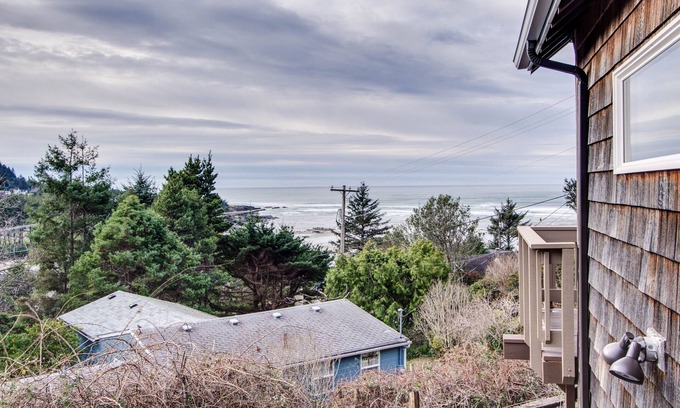 Yachats House | Delightful Home with Ocean View & Private Hot Tub - 3 Blocks to Beach