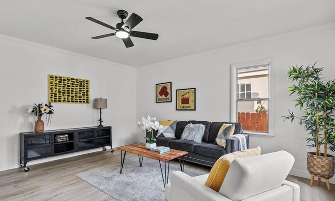 Sawtelle House | Delightful house with WiFi in vibrant West Los Angeles