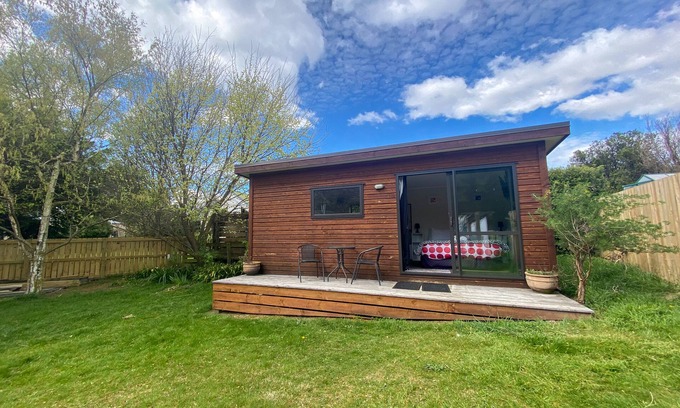 Lake Hawea Cabin | Delightful Lake Hawea Studio Cabin