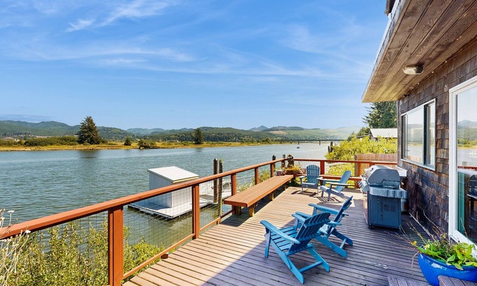 Nehalem House | Delightful Riverfront House with Deck, Gas Grill, Washer & Dryer