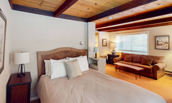 Elkhorn Apartment | Delightful studio with WiFi & washer/dryer - minutes to downtown, near skiing