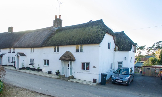West Knighton Cottage | Delightful thatched cottage in beautiful sleepy Dorset village and countryside