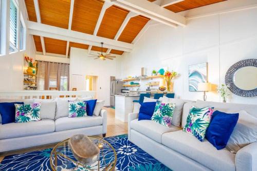 Princeville Apartment | Delightful views of Pool & Mountains