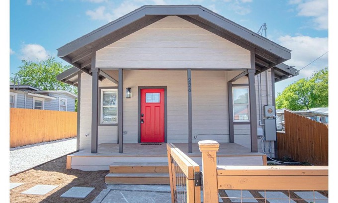 Denver Heights House | Delightfully Renovated 4 BR2 BA Near DT Riverwalk