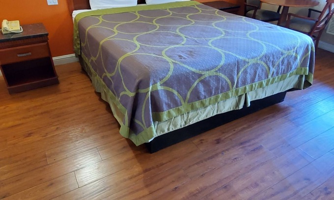 Sylmar Hotel | Delmonico Inn & Suites