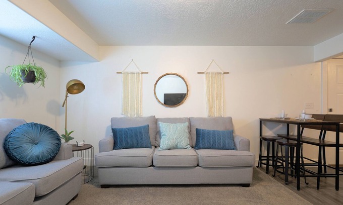 Orem Apartment | Deluxe 2Br Apt w/ Purple Qn Mattress on Private St