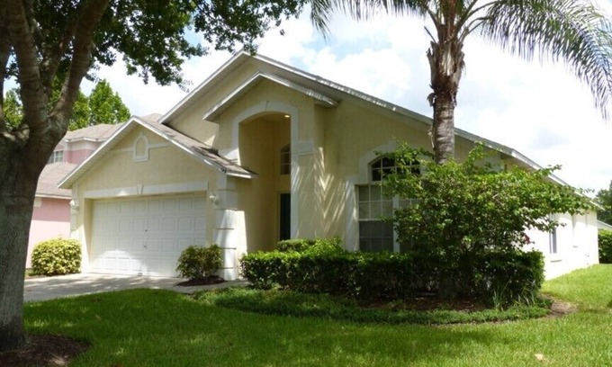Westridge House | Deluxe 4 bed 3 bath pool home at the gated community of The Manors, Westridge near Disney, Orlando