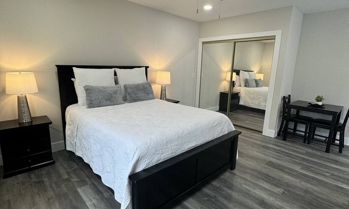 Bearss Plaza Apartment | Deluxe Apartment whit laundry