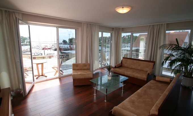 Lauterbach Apartment | Deluxe Apartment with Harbour View