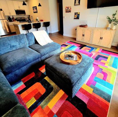 Rogers Apartment | Deluxe Apt, King Bed, Pool, Gym,free "p"