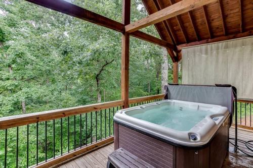 Cleveland House | Deluxe Couples Cabin on Creek