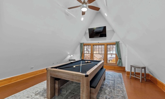 East Town House | Deluxe Dwelling 4Br, 2Ba| Sunlit, Spacious, Serine