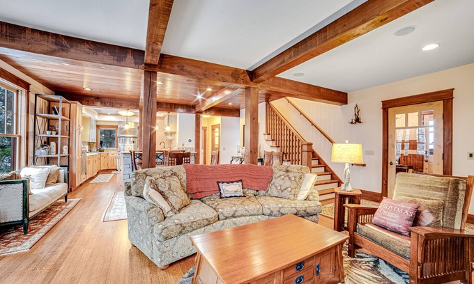 North Creek House | Deluxe, Four-Story Mountain Home with Fast WiFi and Central AC - Near the Slopes