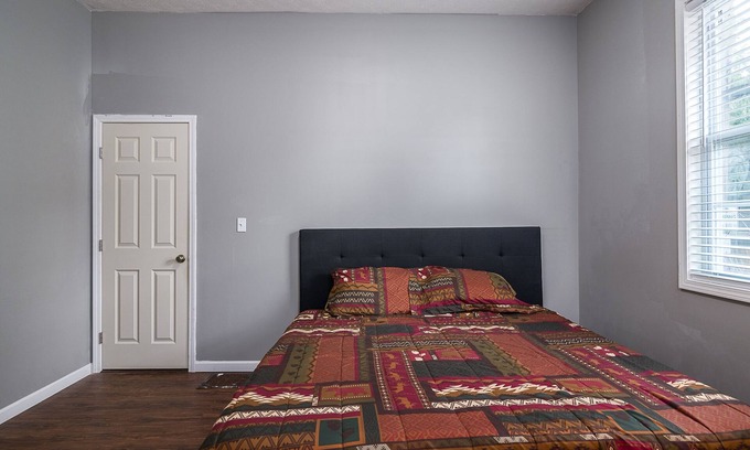 Parkland House | Deluxe Home near Churchill Downs and Downtown
