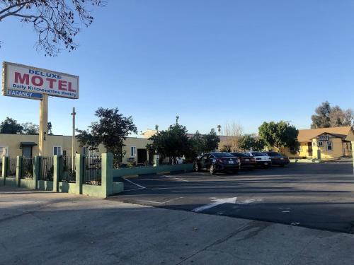 Pomona Hotel | Deluxe Inn