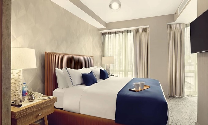 Financial District Hotel | Deluxe King Bedded Room at The Artezen Hotel