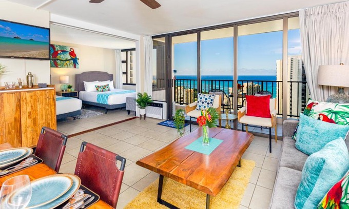 Waikiki Apartment | Deluxe Living in Waikiki - Ocean View Condo with Parking