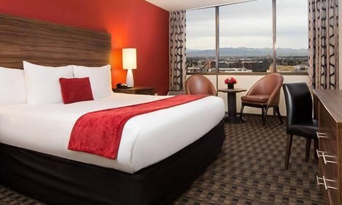 Downtown Las Vegas Hotel | Deluxe One King Room at The D Las Vegas