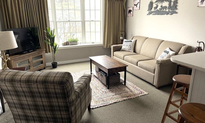 Hancock Apartment | Deluxe Redone Country Inn Suite at Jiminy-Sleeps 4 - Ski On/Off at Mountain Base