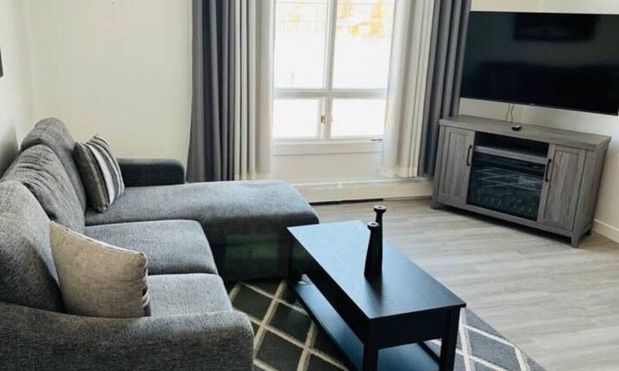 Fairbanks Apartment | Deluxe Room Apartment #9