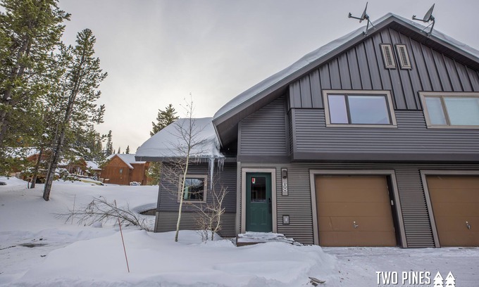 Big Horn House | Deluxe Ski-In/Out Home! Walking Distance to Resort ! Cozy Fireplace!