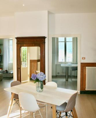 Como Apartment | Deluxe top floor apartment in Villa Marina