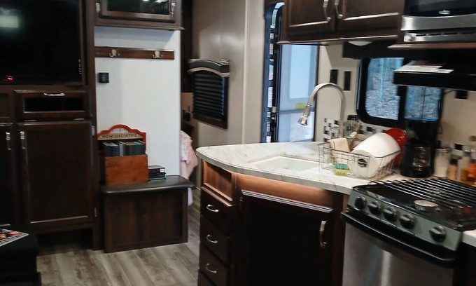 Murphy House | Deluxe travel trailer, with luxury amenities. EASY to get to, close to town.