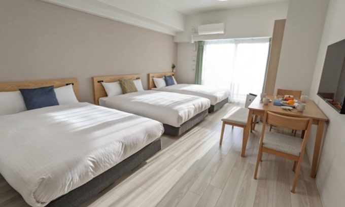Naniwa Hotel | Deluxe triple room Standard plan Namba area wal/Osaka Ōsaka