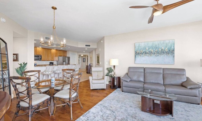 Cape Harbour Condo | Deluxe Views Condo Cape Coral Dining & Activities!