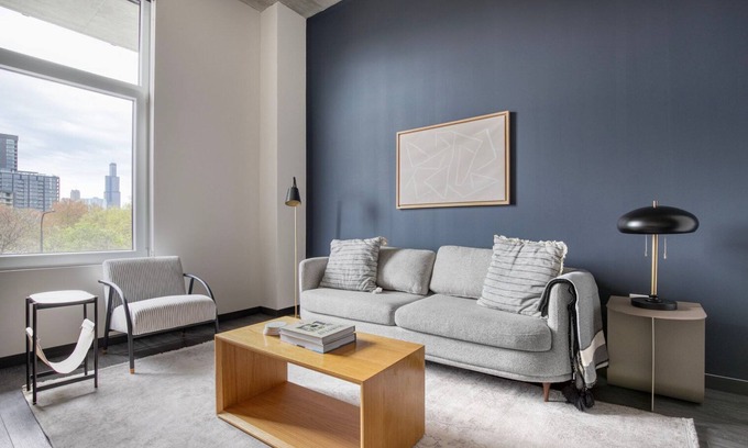 Near West Side Apartment | Deluxe West Loop 1BR w/Rooftop, Gym & Grills, nr Park, by Blueground