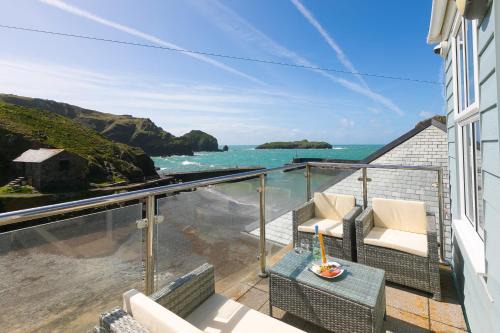 Mullion Apartment | Demelza