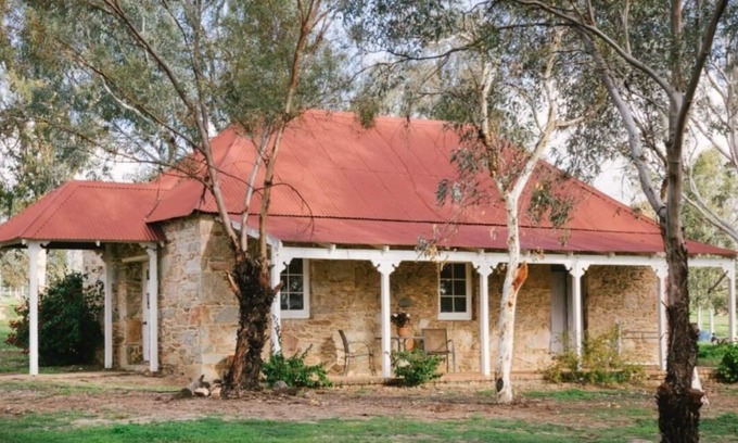 Buckland Cottage | Dempster cottage is a stone cottage built 1853 located between Northam /Toodyay.
