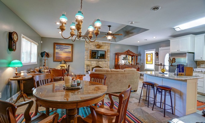 Cottonwood Falls Cottage | Den Creek Ranch-Cottage