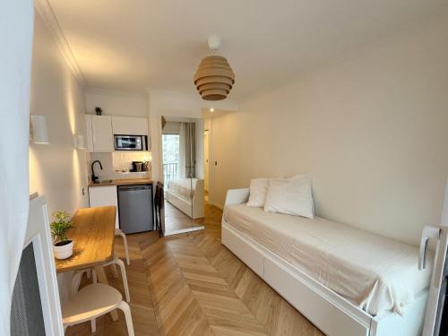 14th Arrondissement Apartment | Denfert Rochereau -Cozy and pleasant stay with terrace