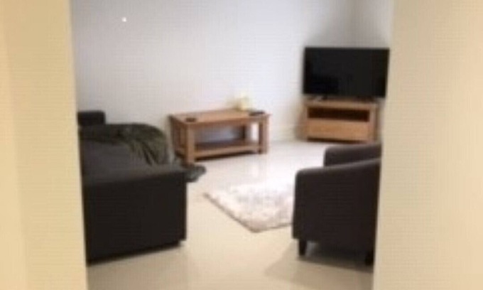 York House | DENNINGTON APARTMENTS, 4 YORK CITY CENTRE APARTMENTS (NEWLY REFURBED FOR 2019)