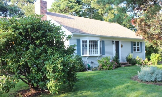East Dennis House | DENNIS BAYSIDE. GREAT FAMILY VACATION HOME - SHORT DRIVE TO COLD STORAGE BEACH!
