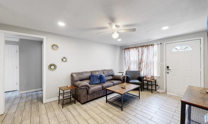 Dupont House | Denver 1 Bedroom w King Bed Dog Friendly Unit