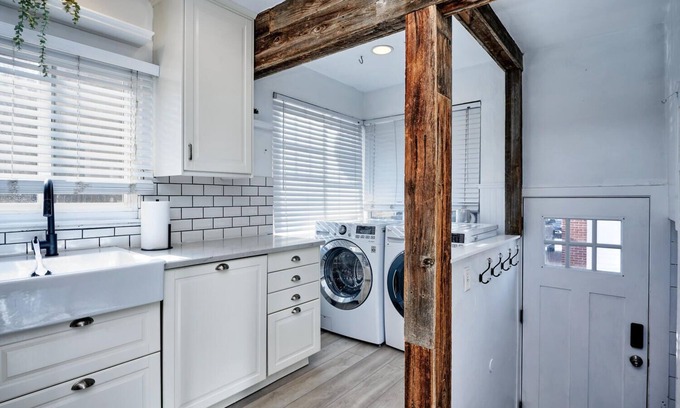 Speer House | Denver Bungalow 5 bedroom 4 bath-12 guests