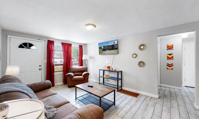 Dupont House | Denver Cute 1 Bedroom Home
