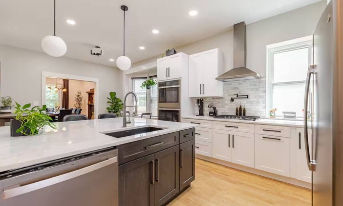 Berkeley House | Denver Luxury Dream Home + HOT TUB + Private Yard