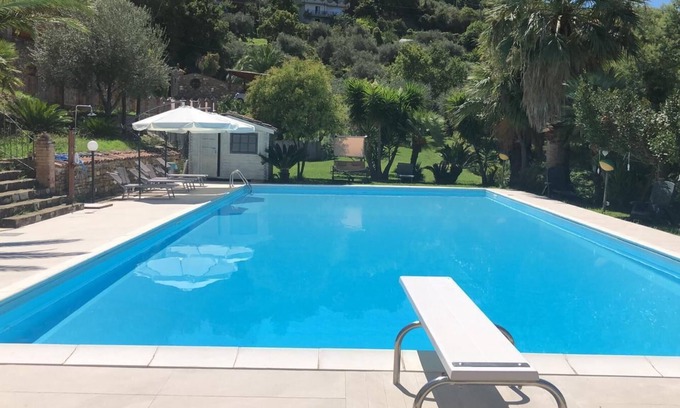 Laureana Cilento House | Description
