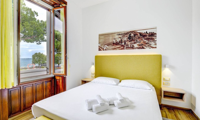 Desenzano del Garda City Centre Apartment | Desenzanoloft Palazzo Visconti-Collo Lungo Giallo