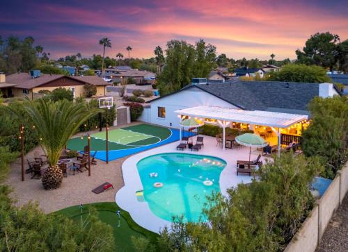 Sunburst Estates House | Desert Air 5 Br Sports Court Pool Arcade Hot Tub
