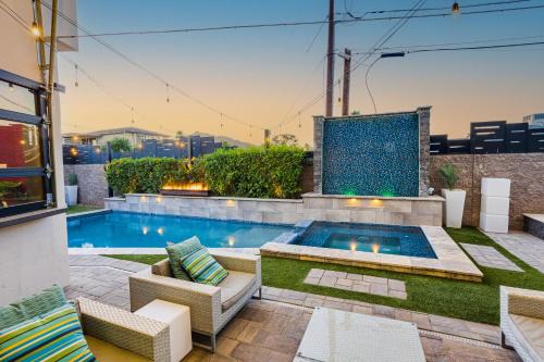Southwest Village House | Desert Luxe Entertainers Delight!walk To Oldtown