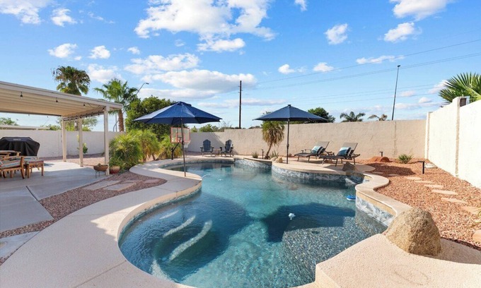 East Mesa House | Desert Oasis Retreat w/Private Pool, Modern Comfort & Space for 10!