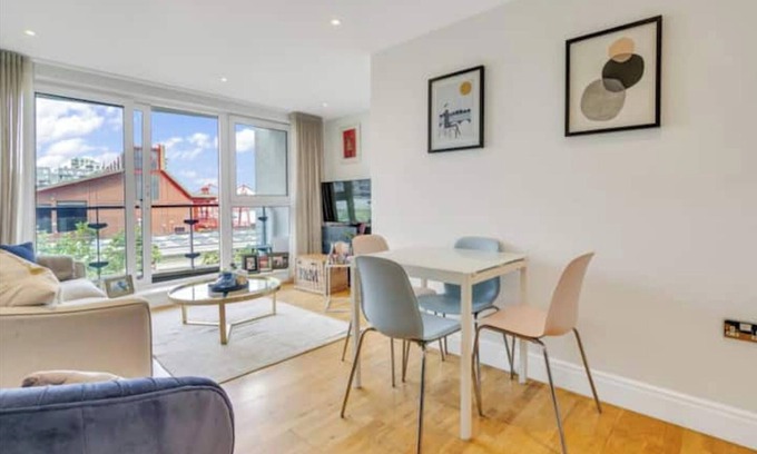 Sands End Apartment | Designer 1 Bed Flat with Thames View from Balcony